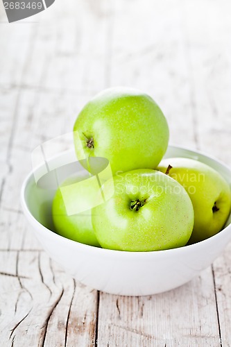 Image of ripe green apples in bowl 