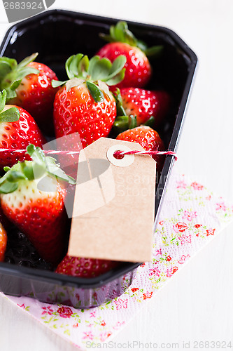 Image of Fresh strawberries with tag