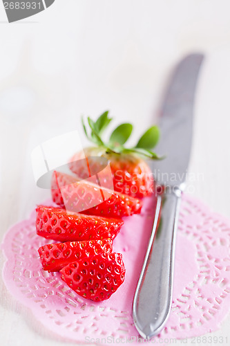 Image of Sliced strawberry and knife