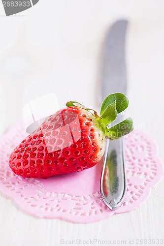 Image of Fresh whole strawberry and knife