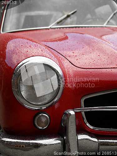 Image of oldtimer in the rain