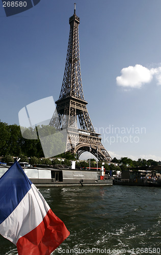 Image of Eiffel Tower with french flag
