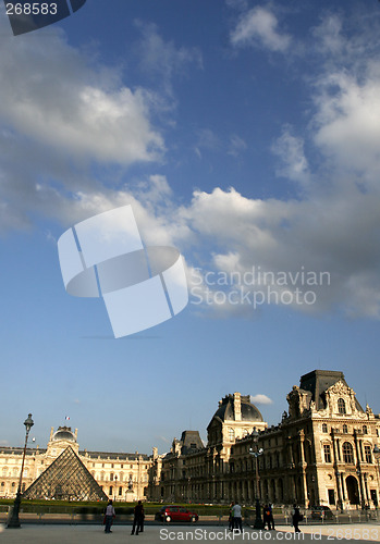 Image of Louvre Mouseum in Paris, France