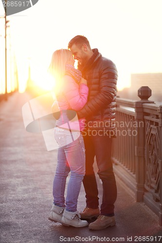 Image of heterosexual couple in the city