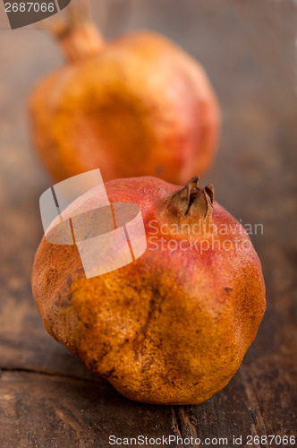 Image of dry and old pomegranates 