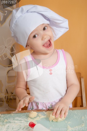 Image of 3 years old girl in cook role
