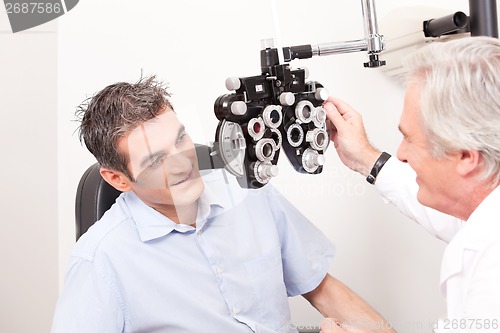 Image of Optometrist doing Sight Testing