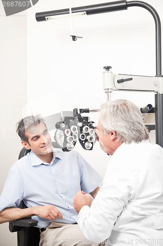 Image of Optometrist doing Sight Testing