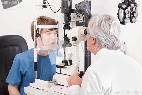 Image of Optometrist Doing Sight Testing