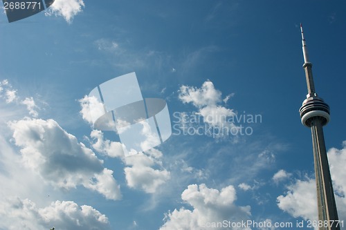 Image of CN Tower across a blue sky