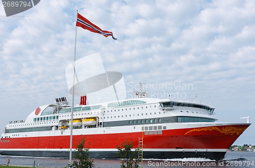 Image of Cruise ship with Norwegian flag