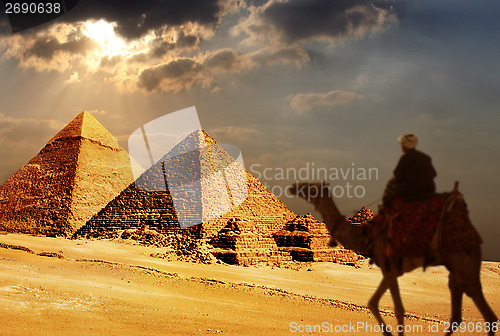 Image of giza pyramids, cairo, egypt 