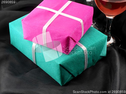 Image of champagne glasses and gift box set