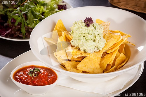 Image of Crisp corn nachos with guacamole sauce