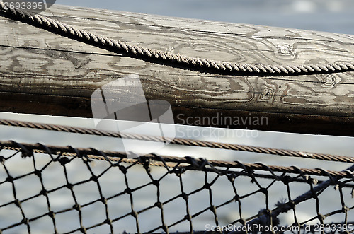 Image of rostrum of the sailing ship 