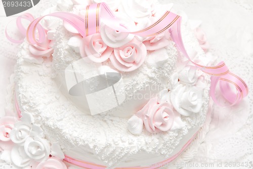 Image of Pink and white delicious luxurious wedding cake