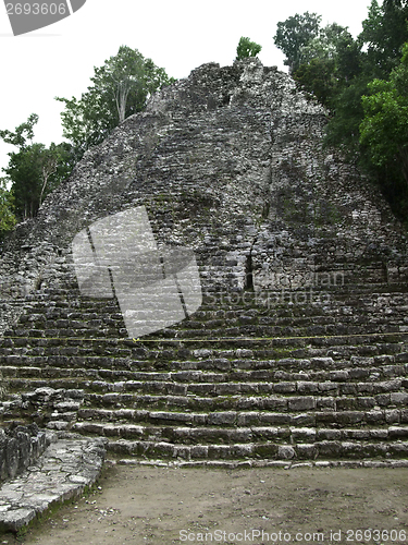 Image of mayan temple