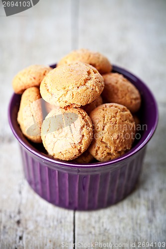 Image of meringue almond cookies in bowl 