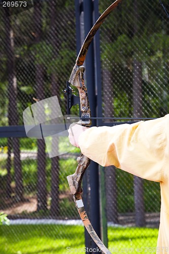 Image of Men bow shooting.