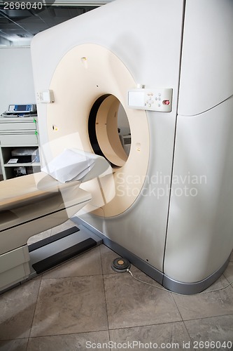 Image of CAT Scan Machine