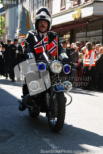 Image of A policeman in front of the parade.