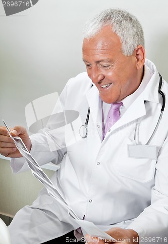 Image of Radiologist Reviewing Ultrasound Print