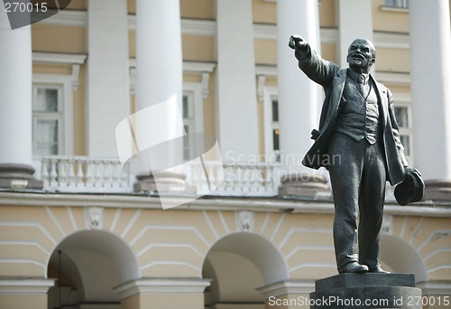 Image of Lenin's bronze sculpture