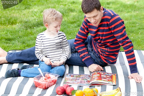 Image of family picnic