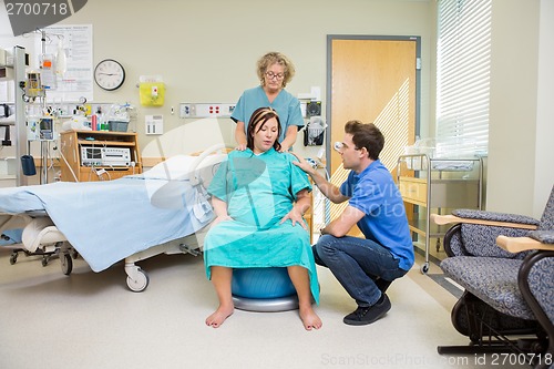Image of Birthing Mother Having Contraction