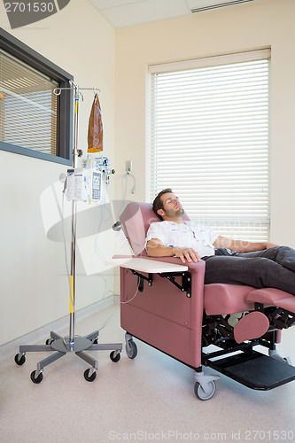 Image of Patient Relaxing During Chemotherapy