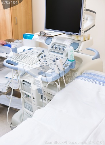 Image of Ultrasound Machine And Bed