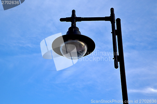 Image of  street lamp and a bulb in the arrecife 