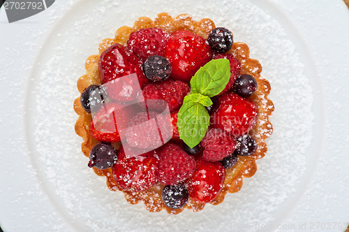 Image of Cake with fresh berries