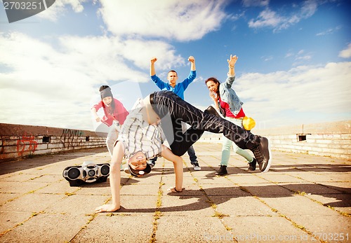 Image of group of teenagers dancing