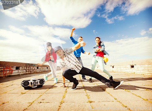 Image of group of teenagers dancing