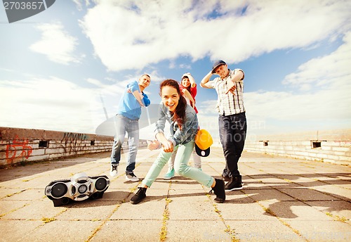 Image of group of teenagers dancing