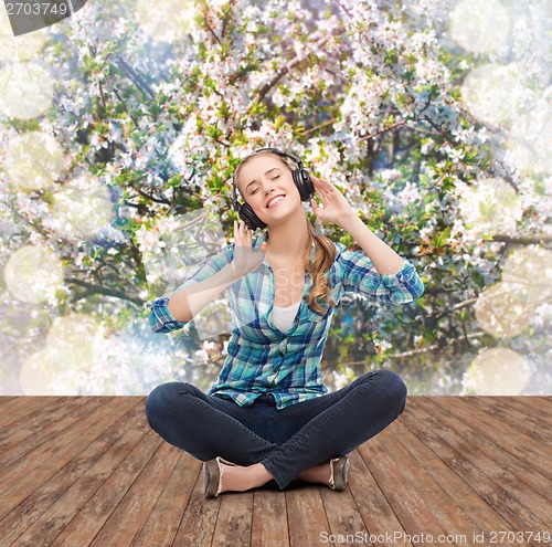 Image of young woman listeting to music with headphones