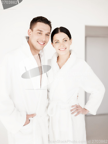 Image of couple in spa