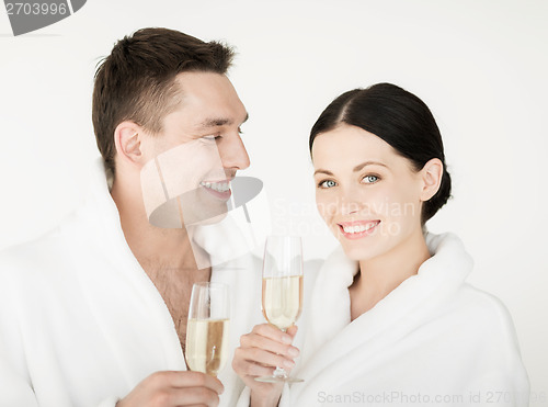 Image of couple in spa