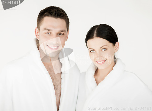 Image of couple in spa