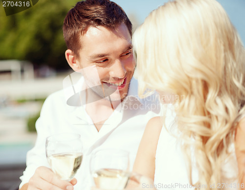 Image of couple drinking wine in cafe