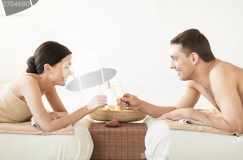 Image of couple in spa