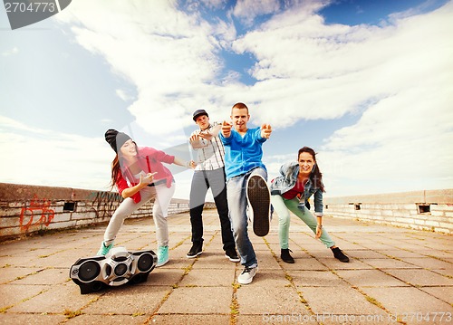 Image of group of teenagers dancing