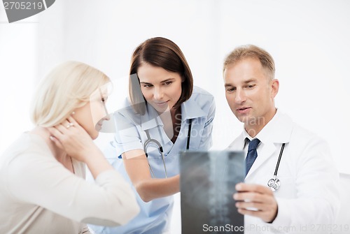 Image of doctors with patient looking at x-ray