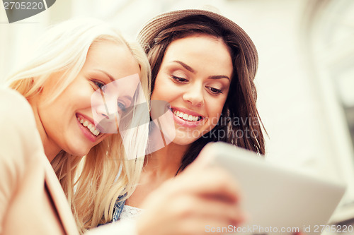 Image of beautiful girls toursits looking into tablet pc