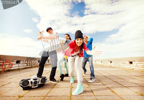 Image of group of teenagers dancing