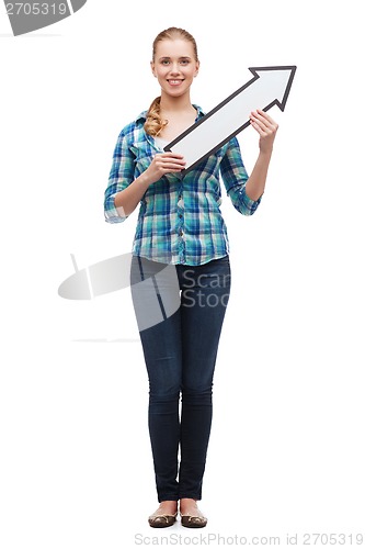 Image of smiling young woman with arrow poiting up