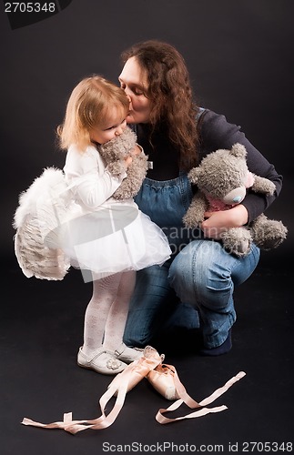 Image of mother meets daughter after ballet exercise