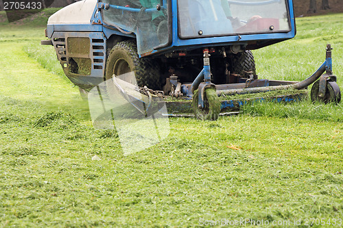 Image of Mowing grass_3