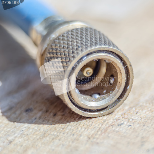 Image of air hose connector closeup